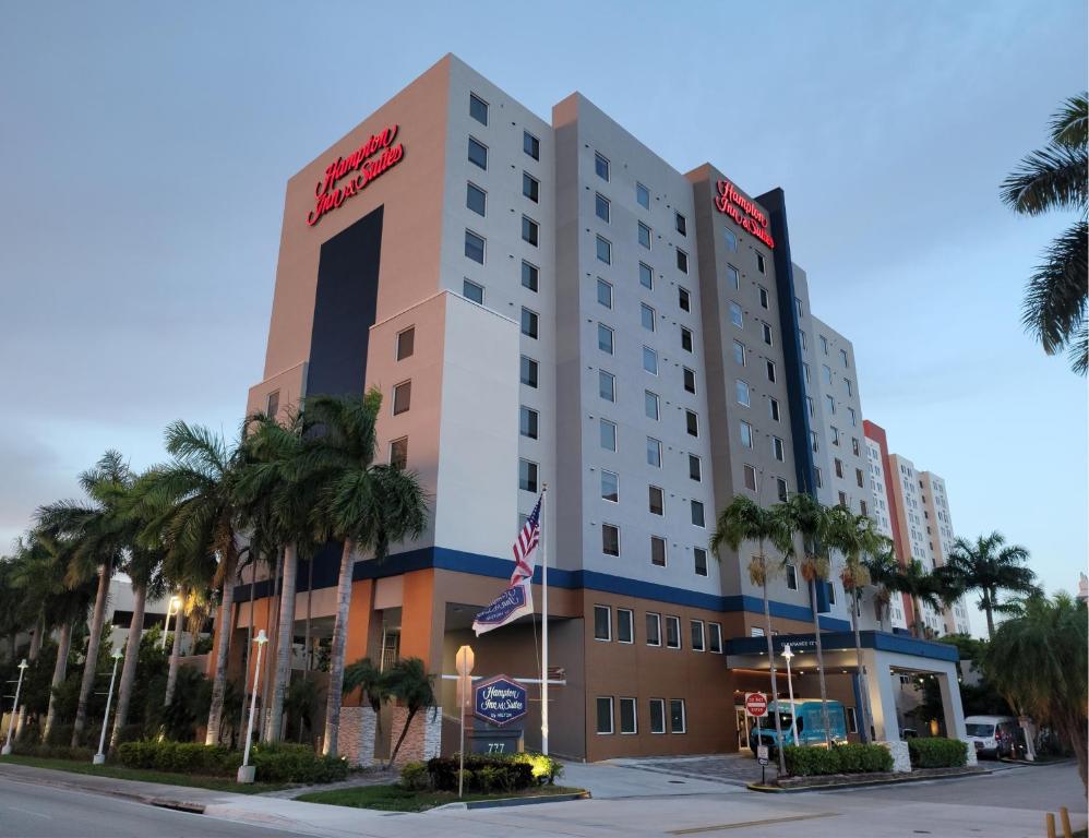 Hampton Inn & Suites Miami Airport South/Blue Lagoon Main image 1